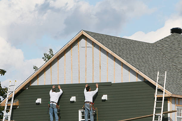 Professional Siding Installation technician working in Platteville, CO